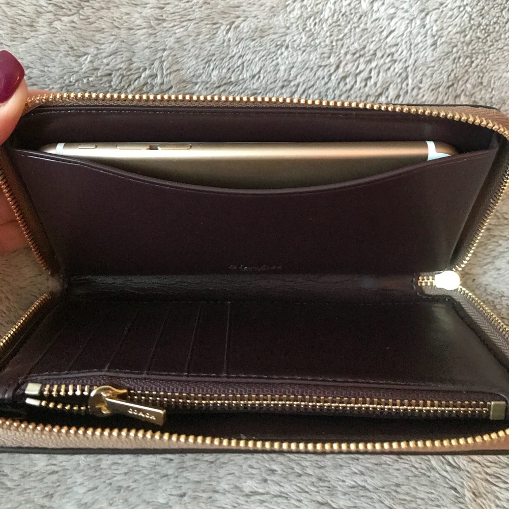 🚫🚫SOLD Coach Glitter Phone Wallet SOLD 🚫🚫 - Picture 4 of 5